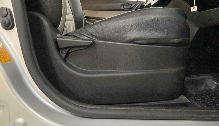 2018 Tata Tiago XT PETROL, Petrol, Manual, 40,296 km, Driver Side Adjustment Panel