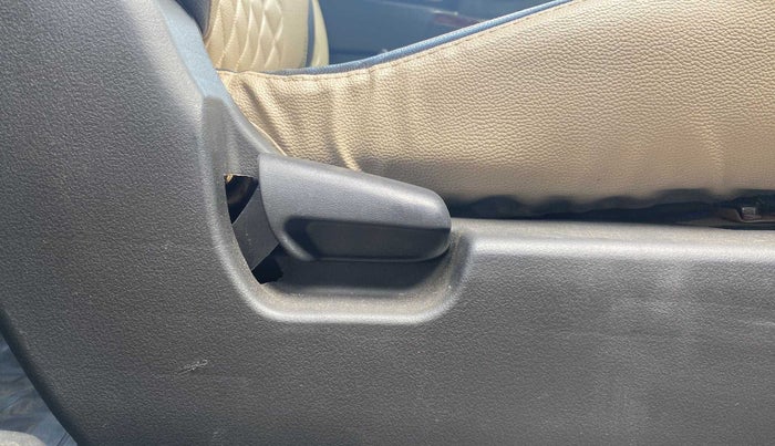 2018 Maruti Wagon R 1.0 VXI AMT, Petrol, Automatic, 40,222 km, Driver Side Adjustment Panel