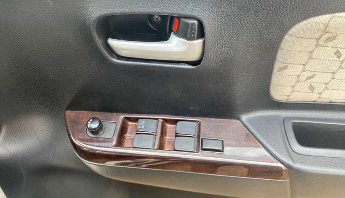 2018 Maruti Wagon R 1.0 VXI AMT, Petrol, Automatic, 40,222 km, Driver Side Door Panels Control