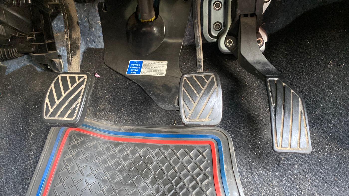 2017 Maruti Swift VXI, Petrol, Manual, 69,406 km, Pedals
