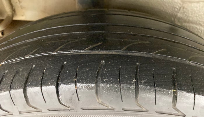 2016 Maruti Celerio VXI d, Petrol, Manual, 35,091 km, Right Rear Tyre Tread