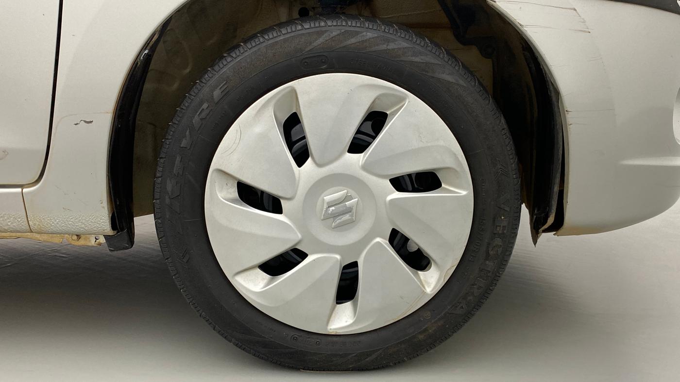 2016 Maruti Celerio VXI d, Petrol, Manual, 35,091 km, Right Front Wheel