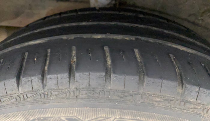 2012 Toyota Etios G, Petrol, Manual, 1,22,817 km, Right Rear Tyre Tread