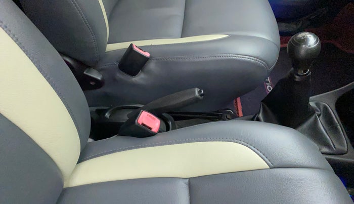 2012 Toyota Etios G, Petrol, Manual, 1,22,817 km, Gear Lever
