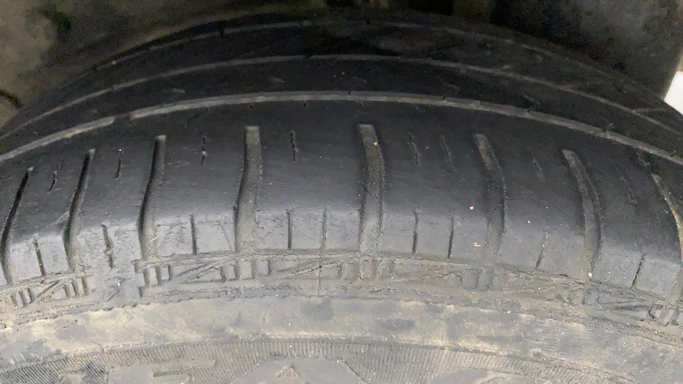 2012 Toyota Etios G, Petrol, Manual, 1,22,817 km, Left Rear Tyre Tread