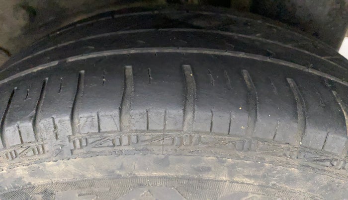 2012 Toyota Etios G, Petrol, Manual, 1,22,817 km, Left Rear Tyre Tread