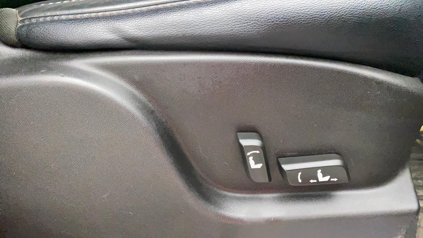2017 Mahindra XUV500 W10 1.99, Diesel, Manual, 96,874 km, Driver Side Adjustment Panel