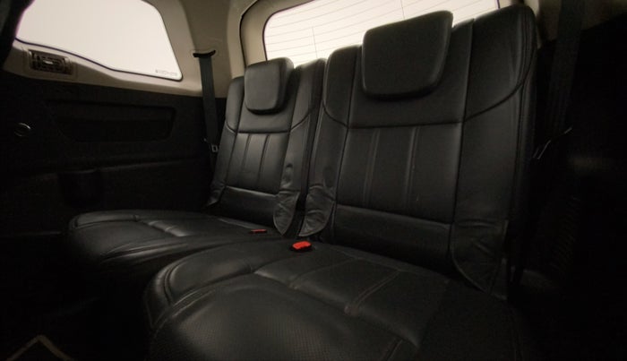 2017 Mahindra XUV500 W10 1.99, Diesel, Manual, 96,874 km, Third Seat Row ( optional )
