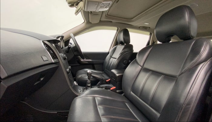 2017 Mahindra XUV500 W10 1.99, Diesel, Manual, 96,874 km, Right Side Front Door Cabin