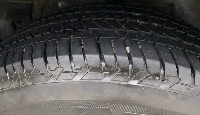 2017 Mahindra XUV500 W10 1.99, Diesel, Manual, 96,874 km, Right Rear Tyre Tread
