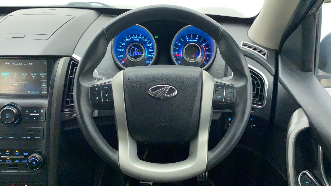 2017 Mahindra XUV500 W10 1.99, Diesel, Manual, 96,874 km, Steering Wheel Close Up