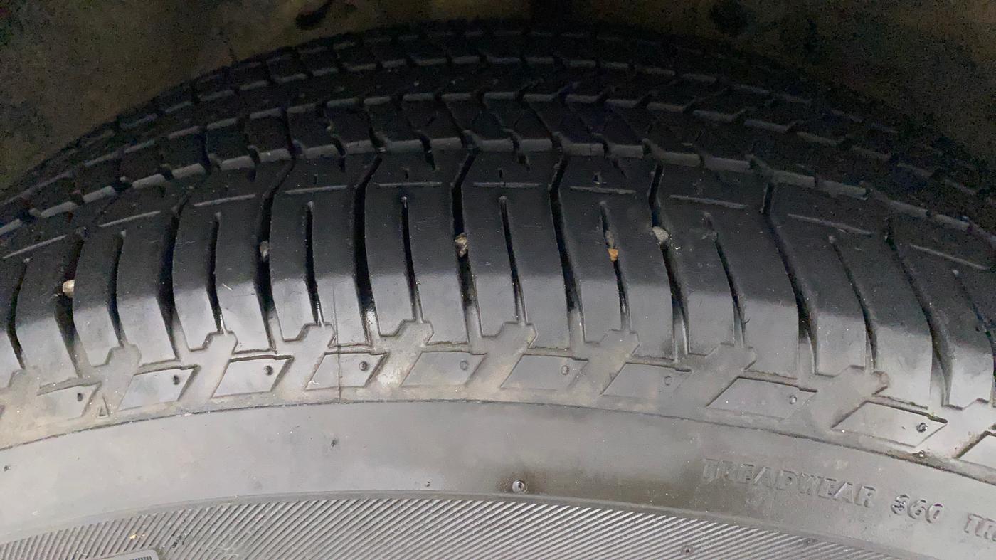 2017 Mahindra XUV500 W10 1.99, Diesel, Manual, 96,874 km, Right Front Tyre Tread