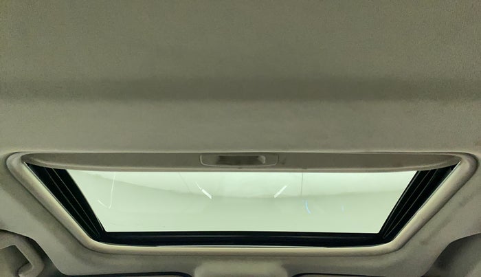 2017 Mahindra XUV500 W10 1.99, Diesel, Manual, 96,874 km, Moonroof/ Sunroof