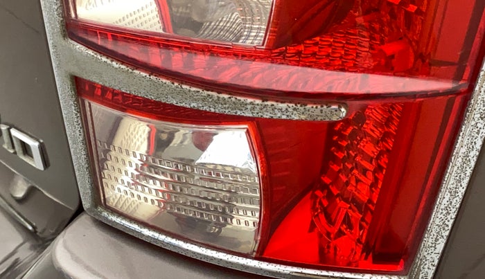 2017 Mahindra XUV500 W10 1.99, Diesel, Manual, 96,874 km, Right tail light - Minor damage
