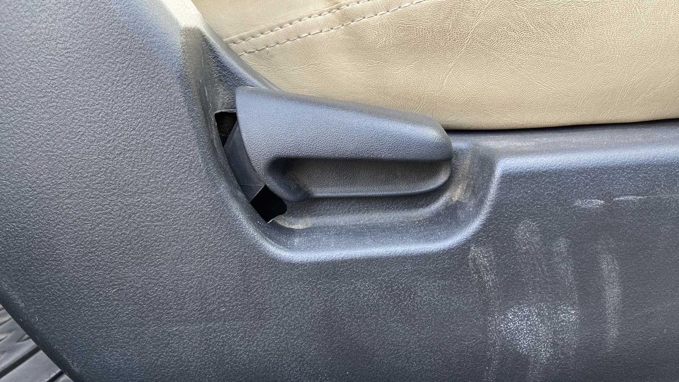 2017 Maruti Wagon R 1.0 VXI, Petrol, Manual, 50,723 km, Driver Side Adjustment Panel