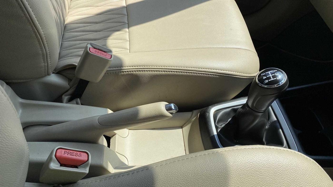 2018 Maruti Dzire VDI, Diesel, Manual, 49,718 km, Gear Lever