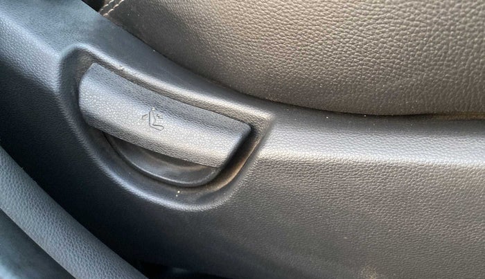 2019 Hyundai Grand i10 SPORTZ AT 1.2 KAPPA VTVT, Petrol, Automatic, 28,928 km, Driver Side Adjustment Panel