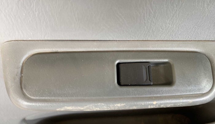 2011 Maruti Alto K10 VXI, Petrol, Manual, 48,397 km, Left front window switch / handle - Switch/handle not functional