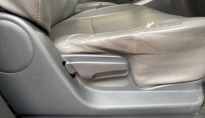 2010 Maruti Ritz VXI, Petrol, Manual, 98,599 km, Driver Side Adjustment Panel