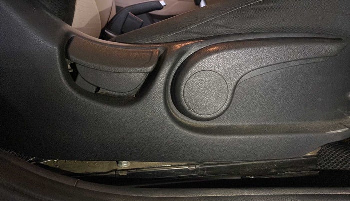 2019 Hyundai Verna 1.6 VTVT SX, Petrol, Manual, 70,362 km, Driver Side Adjustment Panel