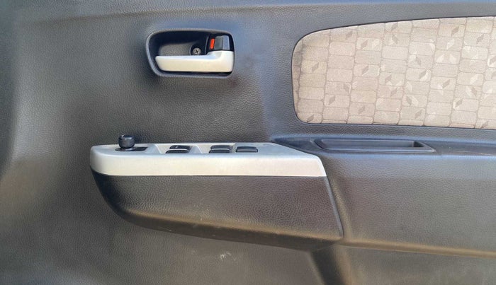 2016 Maruti Wagon R 1.0 VXI, Petrol, Manual, 41,071 km, Driver Side Door Panels Control