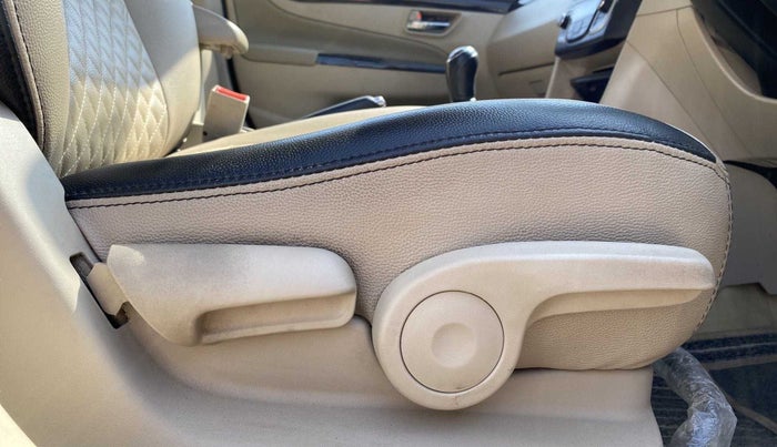 2018 Maruti Ciaz ZETA 1.4  MT PETROL, Petrol, Manual, 86,311 km, Driver Side Adjustment Panel