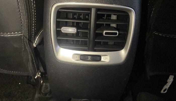 2021 Hyundai VENUE SX 1.5 CRDI, Diesel, Manual, 58,400 km, AC Unit - Rear vent has minor damage