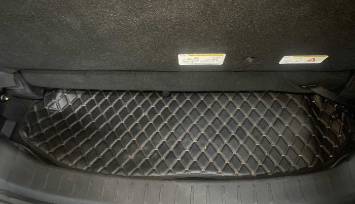2023 Mahindra SCORPIO-N Z8 L DIESEL MT 4WD 7 STR, Diesel, Manual, 15,953 km, Boot Inside