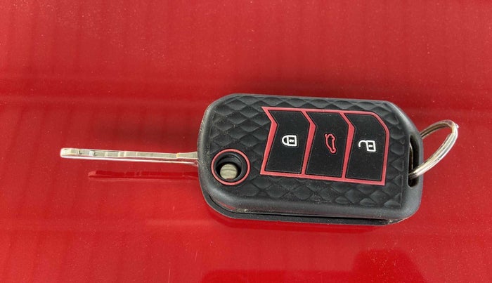 2022 Mahindra XUV300 W6 1.2 PETROL, Petrol, Manual, 18,538 km, Key Close Up