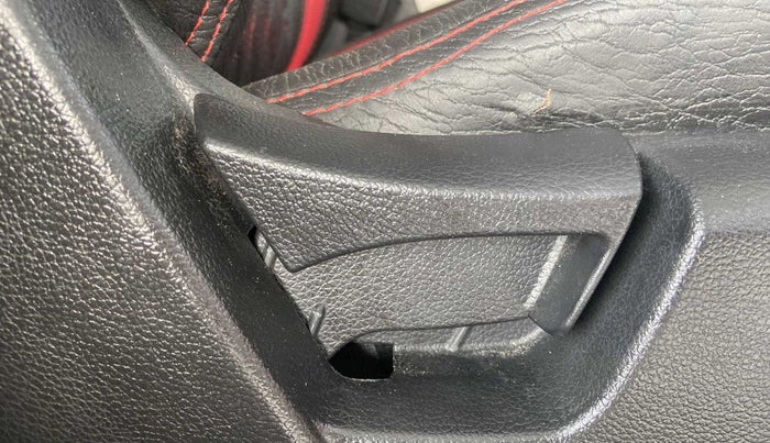 2022 Mahindra XUV300 W6 1.2 PETROL, Petrol, Manual, 18,538 km, Driver Side Adjustment Panel