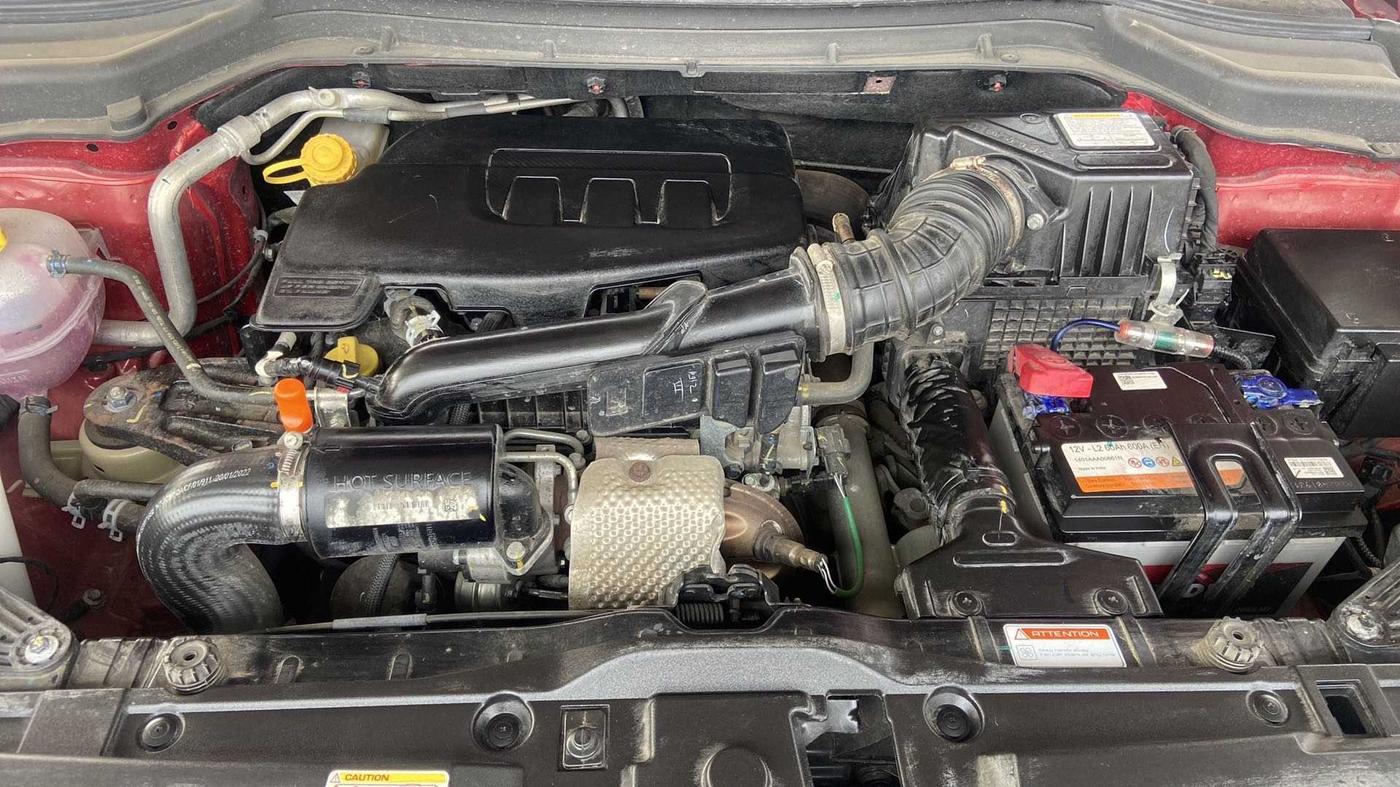 2022 Mahindra XUV300 W6 1.2 PETROL, Petrol, Manual, 18,538 km, Open Bonet