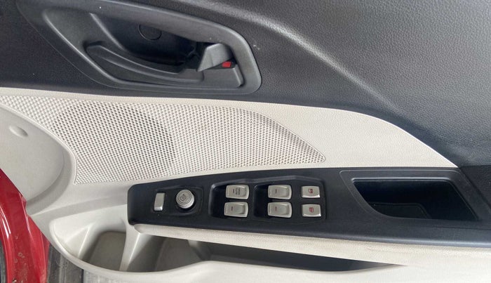 2022 Mahindra XUV300 W6 1.2 PETROL, Petrol, Manual, 18,538 km, Driver Side Door Panels Control