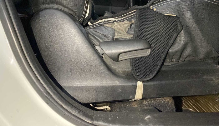 2017 Maruti Vitara Brezza VDI (O), Diesel, Manual, 1,20,187 km, Driver Side Adjustment Panel