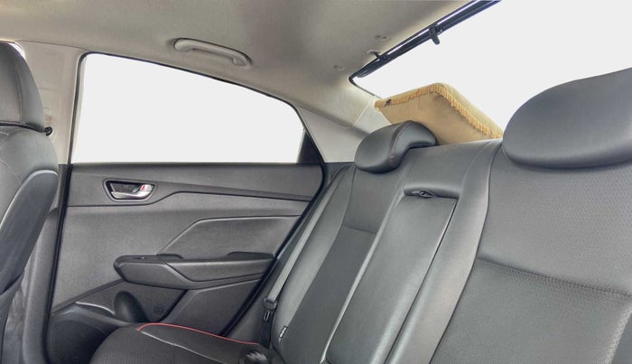 2020 Hyundai Verna SX (O) 1.0 TURBO DCT, Petrol, Automatic, 76,601 km, Right Side Rear Door Cabin