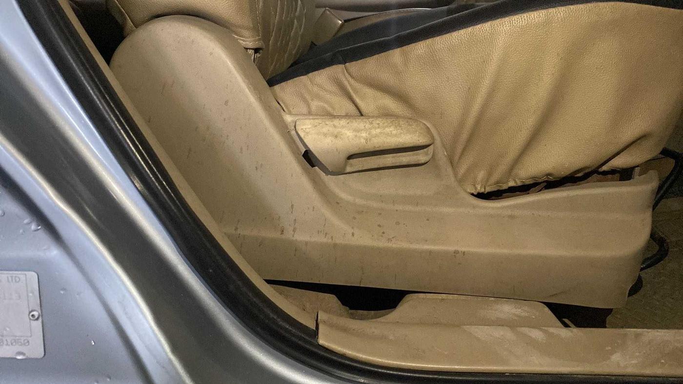 2013 Maruti Ertiga VDI, Diesel, Manual, 1,15,919 km, Driver Side Adjustment Panel