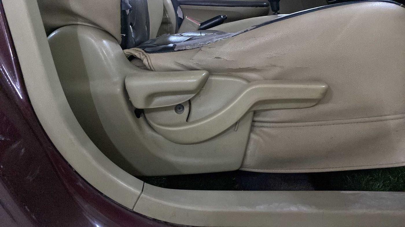 2014 Honda Amaze 1.2L I-VTEC S, CNG, Manual, 74,647 km, Driver Side Adjustment Panel