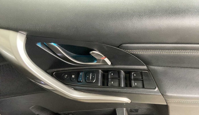 2020 Mahindra XUV500 W11(O), Diesel, Manual, 49,055 km, Driver Side Door Panels Control