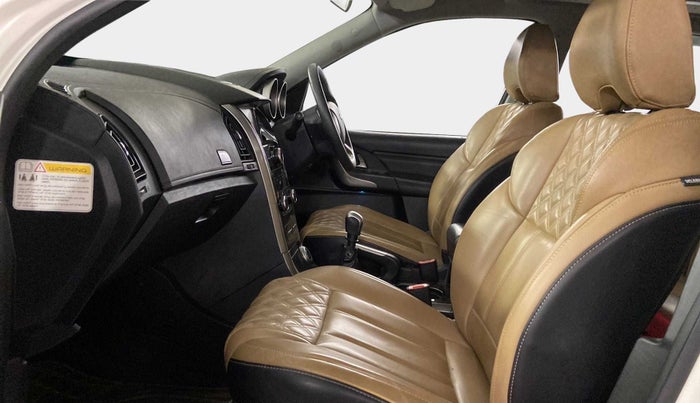 2020 Mahindra XUV500 W11(O), Diesel, Manual, 49,055 km, Right Side Front Door Cabin