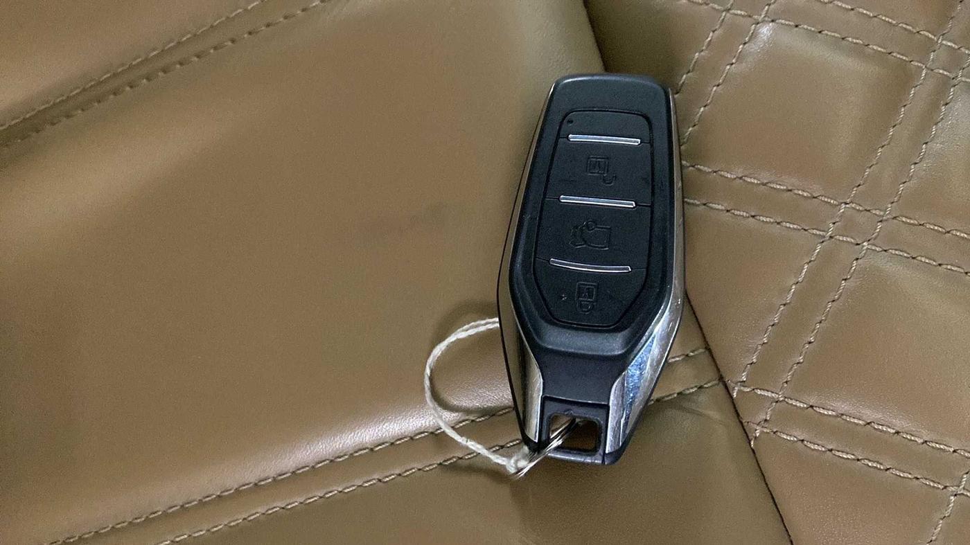 2020 Mahindra XUV500 W11(O), Diesel, Manual, 49,055 km, Key Close Up