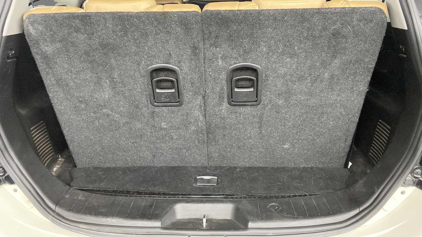 2020 Mahindra XUV500 W11(O), Diesel, Manual, 49,055 km, Boot Inside