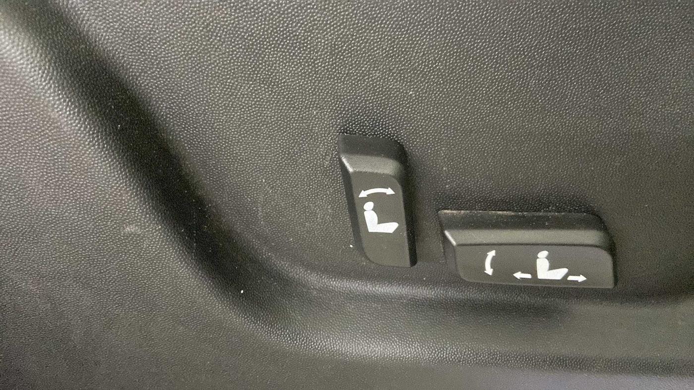 2020 Mahindra XUV500 W11(O), Diesel, Manual, 49,055 km, Driver Side Adjustment Panel
