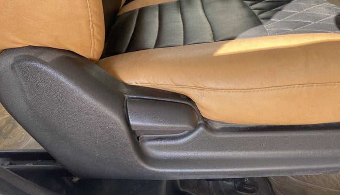 2017 Hyundai Verna 1.4 EX PETROL, CNG, Manual, 40,220 km, Driver Side Adjustment Panel