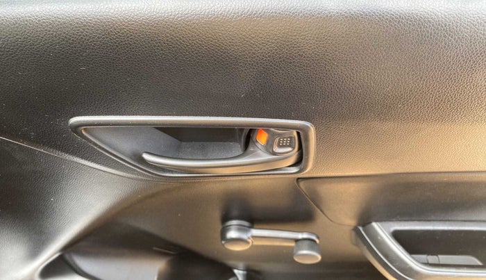 2019 Maruti Swift LXI, Petrol, Manual, 27,409 km, Driver Side Door Panels Control
