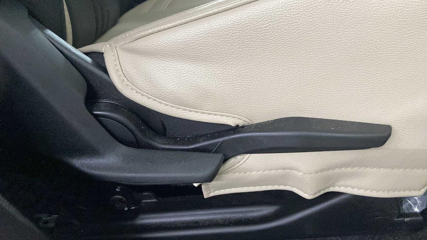 2023 Toyota Glanza V, Petrol, Manual, 3,592 km, Driver Side Adjustment Panel
