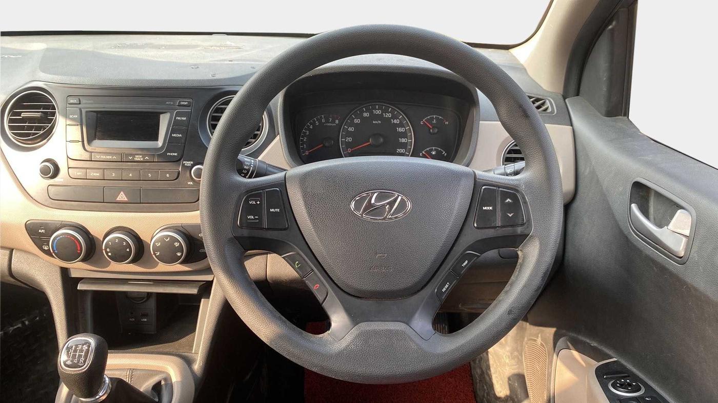 2016 Hyundai Xcent S 1.2, Petrol, Manual, 85,206 km, Steering Wheel Close Up