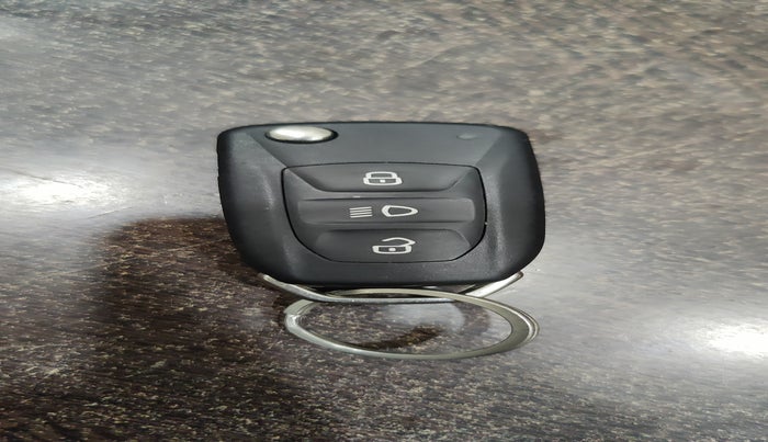 2022 Tata Tiago XZ PLUS PETROL, Petrol, Manual, 5,944 km, Key Close Up