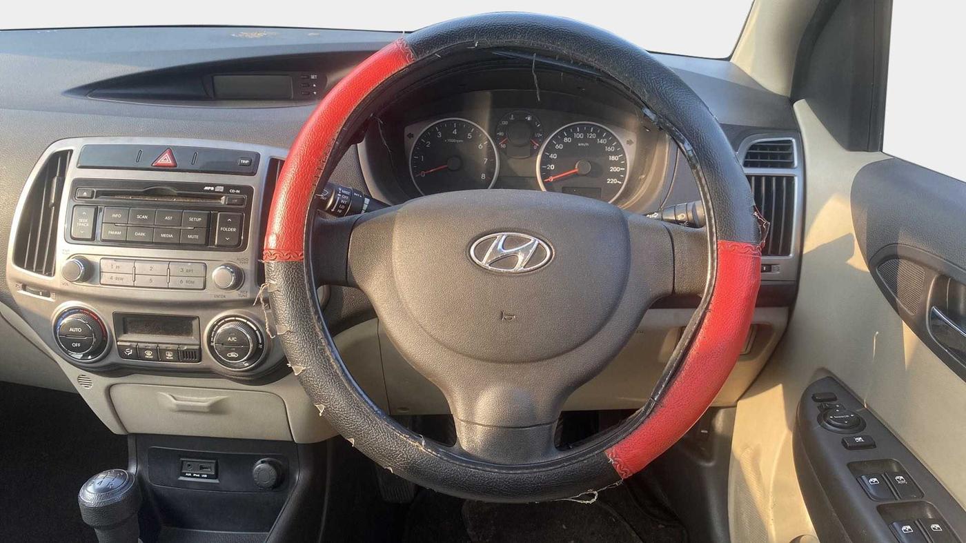 2013 Hyundai i20 MAGNA (O) 1.2, Petrol, Manual, 55,797 km, Steering Wheel Close Up