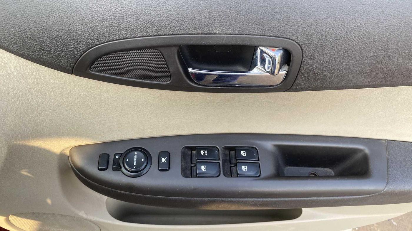 2013 Hyundai i20 MAGNA (O) 1.2, Petrol, Manual, 55,797 km, Driver Side Door Panels Control