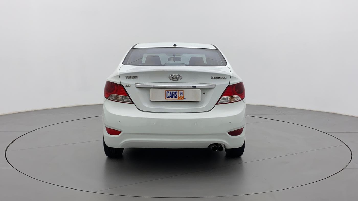 2011 Hyundai Verna FLUIDIC 1.6 CRDI EX, Diesel, Manual, 1,17,358 km, Back/Rear