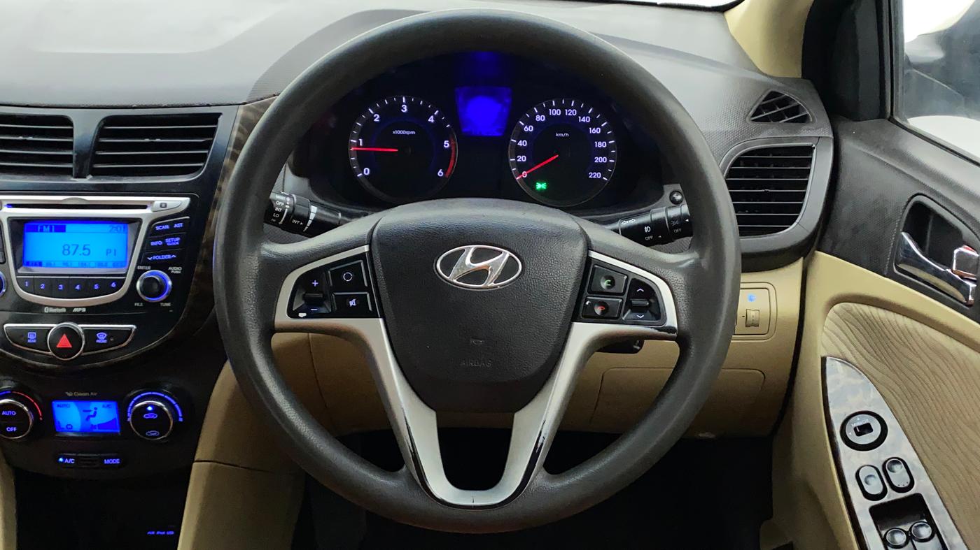 2011 Hyundai Verna FLUIDIC 1.6 CRDI EX, Diesel, Manual, 1,17,358 km, Steering Wheel Close Up